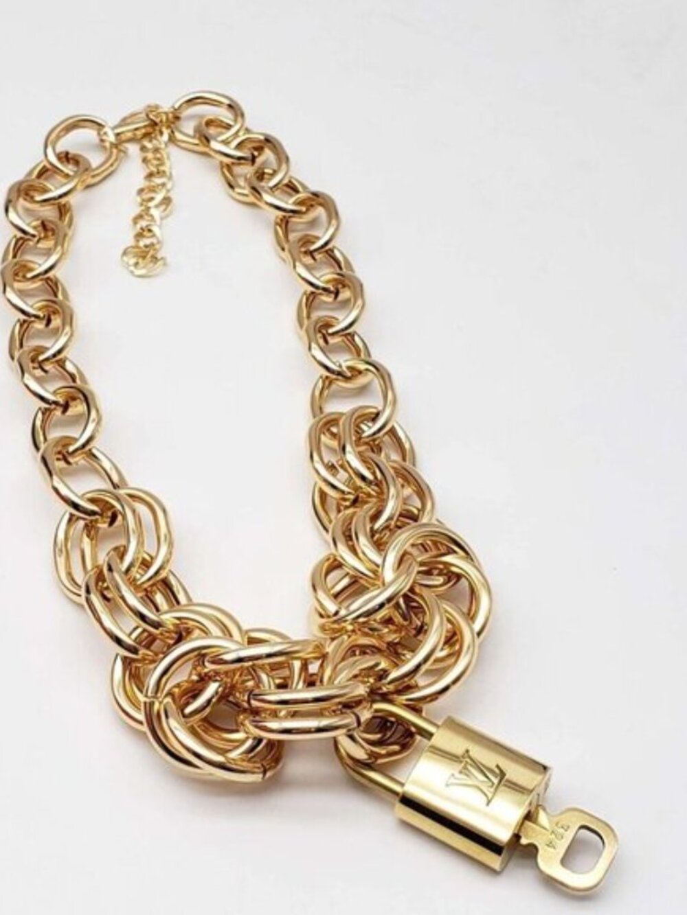 Gold-Plated Necklace with Authentic Louis Vuitton Padlock - Picture 4 of 9